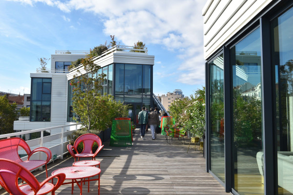 Aménager l'espace de séminaire avec du mobilier durable