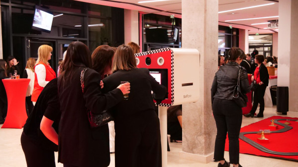 2/ Une identité visuelle et une ambiance forte pour votre soirée de Noël