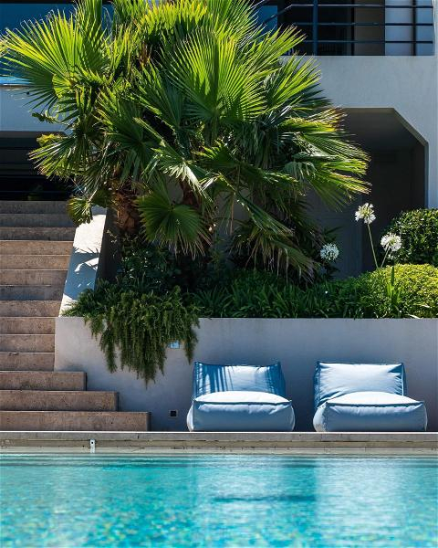 Un weekend comme on les aime à Saint-Tropez 💙
Transat et crème solaire de sortie, la piscine n'attend plus que vous.

#knvaevents #sainttropez #poolday 📸 @takeapicture.fr