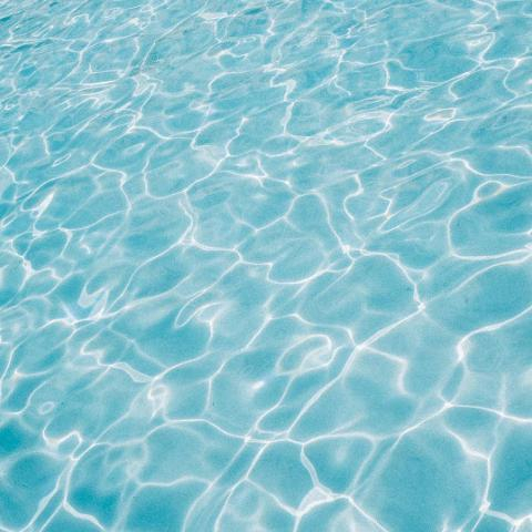 Comment ça, c'est bientôt la fin de l'été ? ☀️

#sainttropez #sainttrop #cotedazur #knvaevents #lieuxdecollection #poolparty #pooltime #piscine #bluelover #summerneverstop #blue #waterlovers #swimmingtime