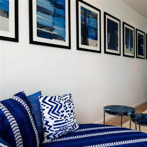 50 nuances de bleu à Saint-Tropez 💙🌊🐬

#knvacollection #interiordesign #designinspo #inspirationdesign #milkmagazine #admagazine #architecturelovers #room #bluebedroom #luxuryhome #luxurylifestyle #dreamhouse #sainttropez #sttrop