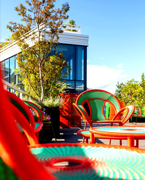 La Maison Vitton vous ouvre le champ des possibles pour passer un bel été à Lyon, même en mode réunion !

Profitez de nos salles avec terrasse pour organiser vos évènements en extérieur ! Petit-déjeuner, déjeuner, brainstorming, team building, présentation... 🌿🥐📊

Organisons ensemble le séminaire qui vous ressemble : https://lyon.knva.fr/

#maisonvitton #rooftoplyon #lyoncity #séminairelyon