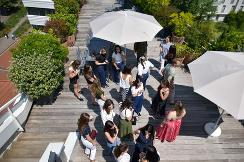 | VOS ÉVÉNEMENTS | Ça s'est passé chez nous 📣

Notre client EFOR, groupe international de conseils spécialisés auprès des industries de la santé, a choisi La Maison Vitton afin d’y organiser une formation destinée à leurs équipes RH.

☀️ Ils ont profité de l’Appartement Terrasse, un de nos espaces signature. Avec son intérieur spacieux et sa terrasse accueillante, il offre un cadre idéal pour allier travail et moments de pause.

Découvrez nos salles et services en ligne : https://lnkd.in/eCytQE-Y

#maisonvitton #formation #séminairelyon #sallederéunion