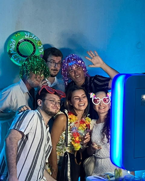 Ça s'est passé chez nous 📣

Notre client @ayminggroup, pionné du conseil en performance opérationnelle a choisi La Maison Vitton à l'occasion de leur Summer Party.

☀️ Les 250 invités ont pu profiter de l'Espace Rencontre et de son jardin en plein cœur de Lyon pour découvrir de nombreuses animations : défi culinaire "Hot dealer", mis en place par notre prestataire @dealer_de_cook, DJ set et photobooth pour accueillir l'été plein d'énergie !

Découvrez nos salles et services en ligne : https://lnkd.in/4G0r4+

#maisonvitton #soirée #summerparty