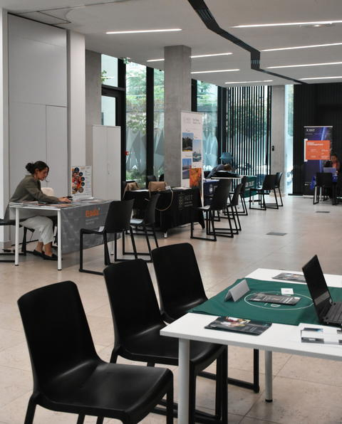 Votre prochain salon est ICI 📍

La Maison Vitton accueille vos séminaires, vos réunions, vos formations… et aussi vos salons !

Merci à notre client @adventgroup de renouveler votre confiance cette année, en revenant chez nous ce jeudi 25 septembre à l'occasion de votre salon Access Masters à Lyon à destination des étudiants.

🎓 Inscrivez-vous gratuitement pour réserver votre accès à la Maison Vitton et aux entretiens personnels avec les écoles les mieux classées :https://www.accessmasterstour.com/events/city/lyon?ui=CRMW2NP6T68CD4FC9E64C3&utm_source=Partner&utm_medium=Post&utm_campaign=Lyon_Access_Masters_Fall_2025_MAISON_VITTON_Post

#maisonvitton #séminairelyon #salonlyon #accessmasters #lieuevenementiel #lyoncity
