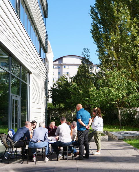 Réunissez-vous comme vous l'entendez 🎯

Vous souhaitez que votre séminaire soit aussi bien rythmé par un café d'accueil, que des ateliers en plein air, qu'avec une plénière et un déjeuner ?

À la Maison Vitton, toutes les configurations sont possibles.

L'Espace Rencontre est favorisé par nos clients pour l'organisation d'événements regroupant 30 à 350 personnes 🚀 et proposant des configurations aussi classiques qu'atypiques.

Faites-nous part de votre projet sur hello@knva.fr et nous serons ravis de le co-créer à vos côtés !

Merci à #EDF de renouveler votre confiance plusieurs fois par an ☀️

#maisonvitton #séminairelyon #sallederéunionlyon - https://lyon.knva.fr/